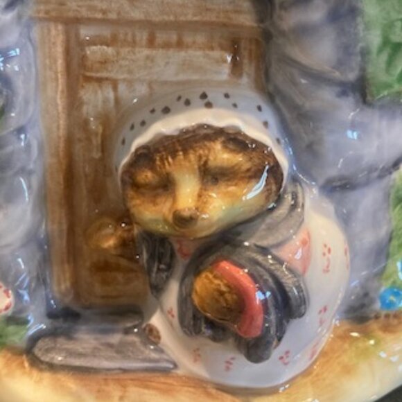 RARE Beatrix-Potter Mrs. Tiggy-winkle Teapot - Picture 2 of 7